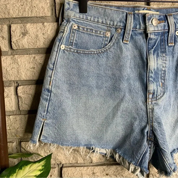 Madewell Relaxed Denim Shorts in Madera Wash: Side-Slit Edition - Picture 4 of 9